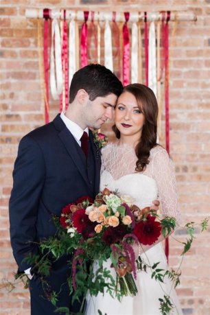 Фотозона, украшенная лентами