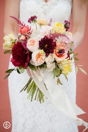 Букет невесты, украшенный лентой