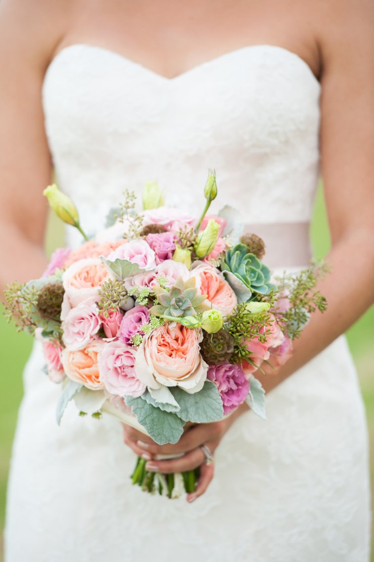 Свадебный букет невесты в нежных цветах