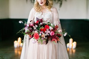 Ваза с различными видами цветов