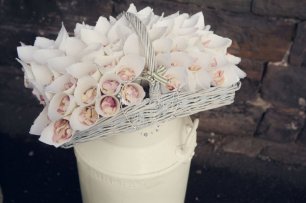 Корзина с лепестками