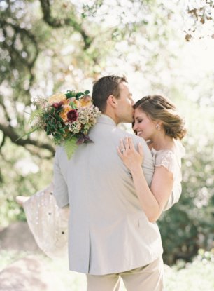 Очаровательное фото новобрачных