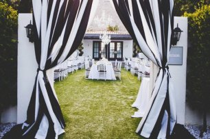 Место бракосочетания в черно-белом цвете