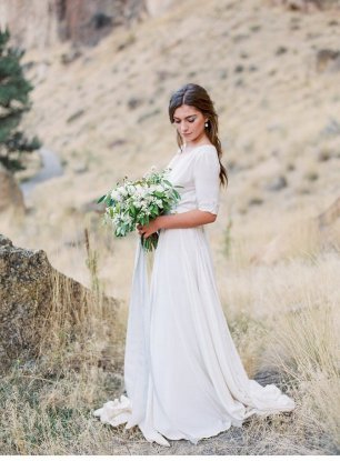 Платье с небольшим рукавом