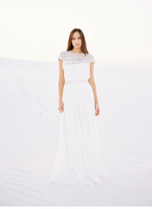 Платье на свадьбу, украшенное стеклярусом