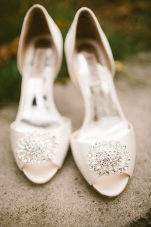 Элегантны туфли с украшением