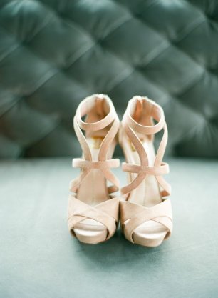 Сильные замшевые босоножки