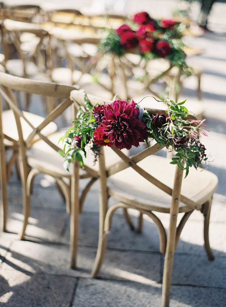Декор стульев цветами