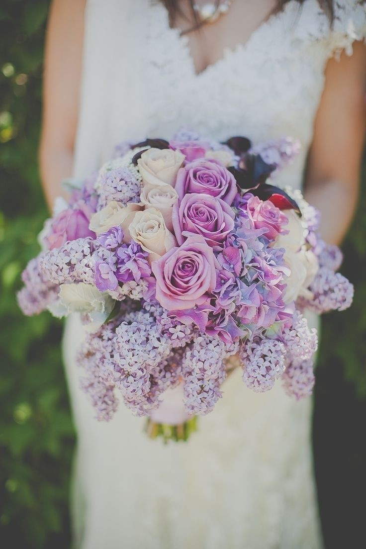 Свадебный букет в фиолетовом цвете