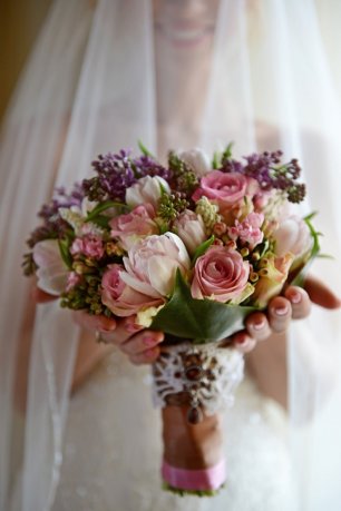 Сирень в букете невесты