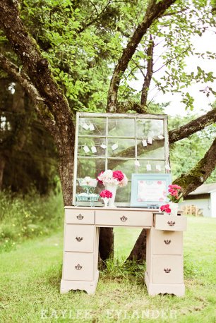 Комод на свадьбе