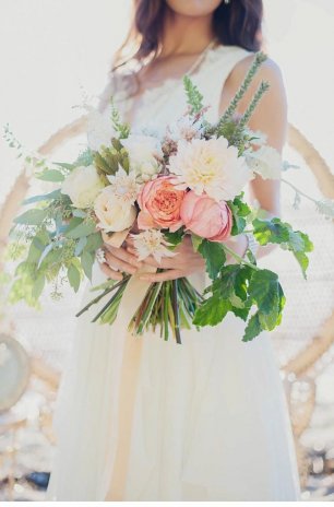 Растрепанный букет невесты