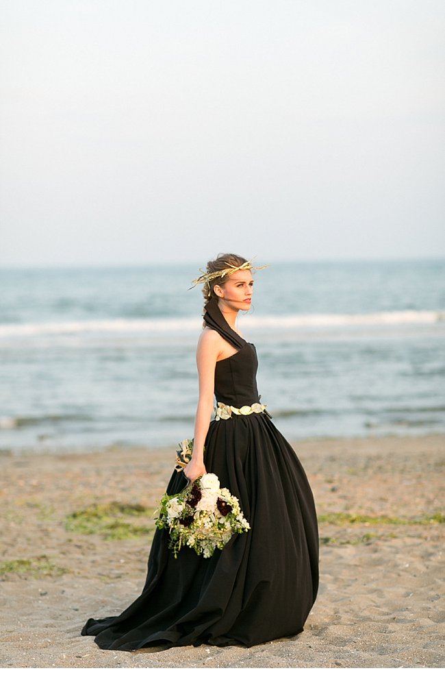 Элегантное черное свадебное платье