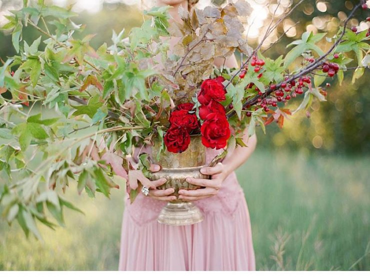 Железная ваза с цветами