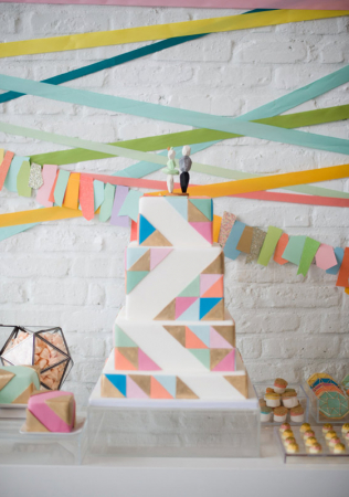 торт с геометрическим декором