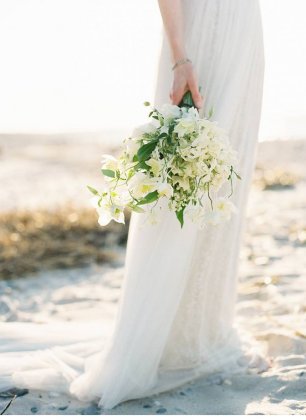 Очаровательный белый букет невесты