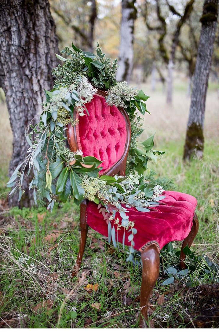 Декор стула растительностью