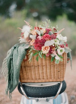 Цветы в корзине