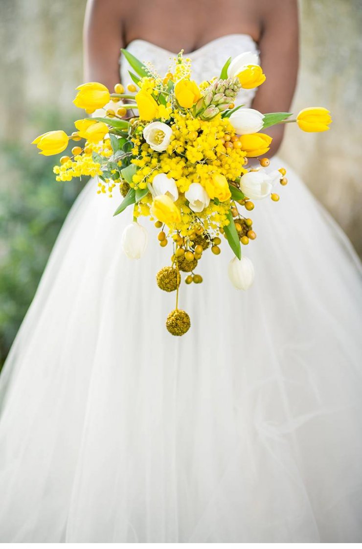 Букет невесты бело желтый
