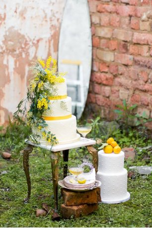 Торты на свадьбу с яркими желтыми акцентами