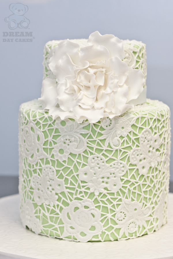 Свадебный торт: идеи и вдохновение - кружевной торт с цветком