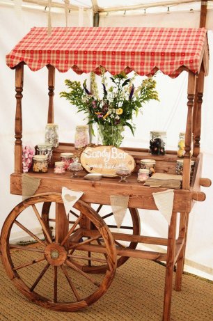 Тележка с сладкими угощениями