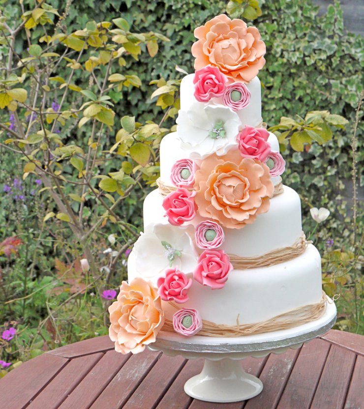 Свадебный торт с цветами: идеи и вдохновение