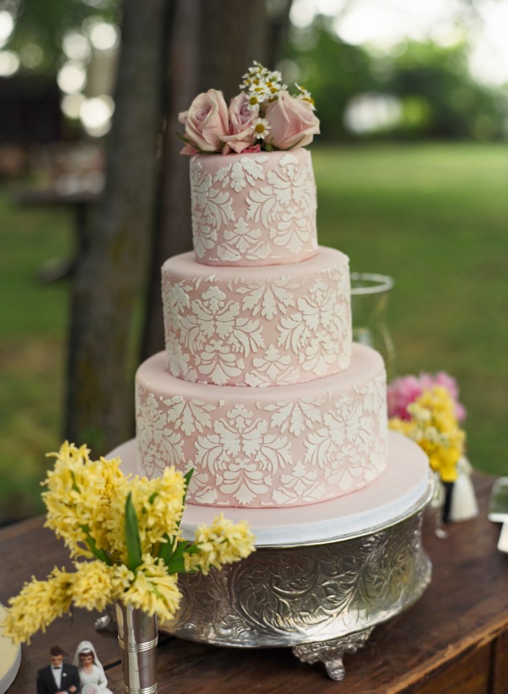 Свадебный торт: идеи и вдохновение - кружевной торт с цветами