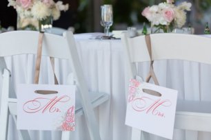 Декор стульев: таблички