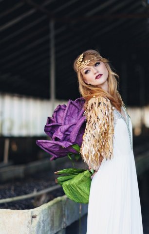 Невеста в золотой накидке