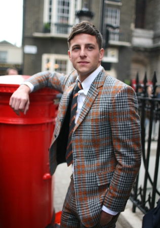 костюм жениха в клетку