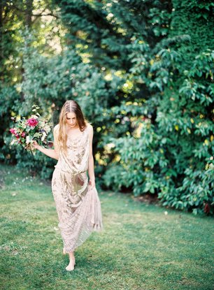 Золотистое платье невесты