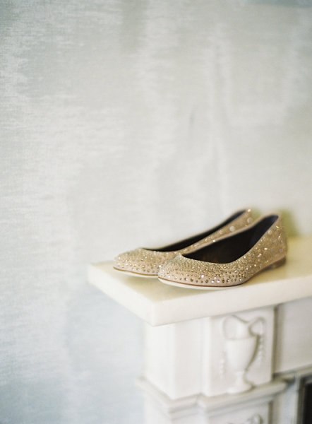 Обувь невесты: туфли в золотом цвете