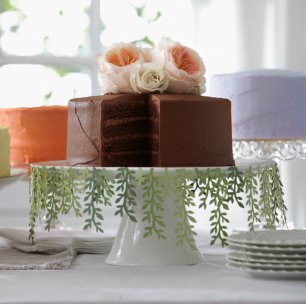 Свадебный торт, украшенный цветами