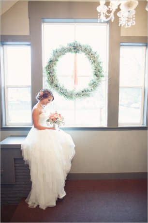 Платье невесты с многослойной юбкой