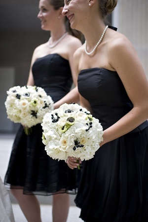 Лаконичные платья подружек невесты