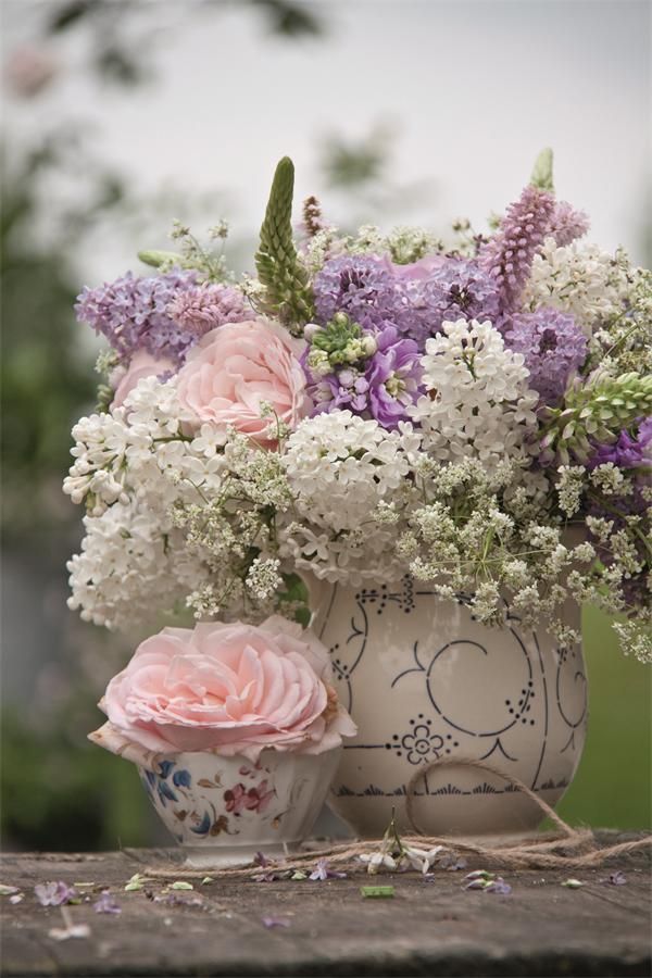Цветы в декоре для свадебной фотосессии