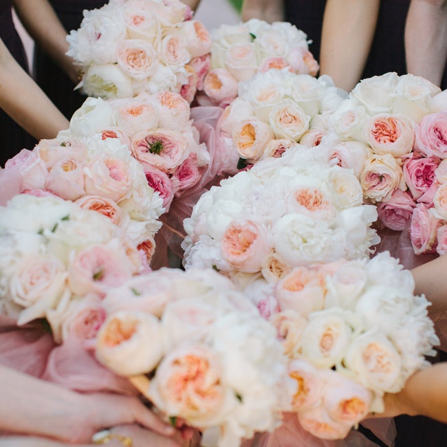 Букеты невесты и подружек из роз