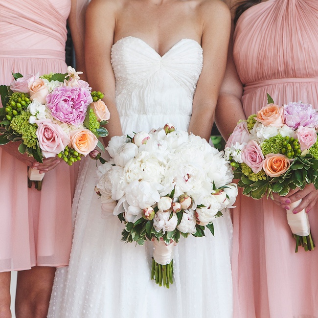 Букеты невесты и ее подружек из роз