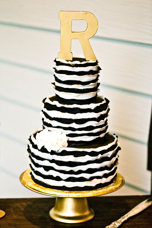 Свадебный торт с большой буквой
