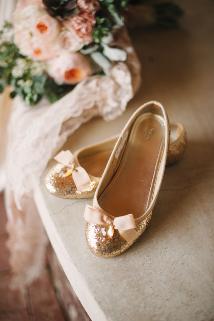 Туфли-балетки невесты с пайетками и бантиками