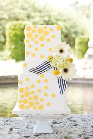 "Позитивный" свадебный торт