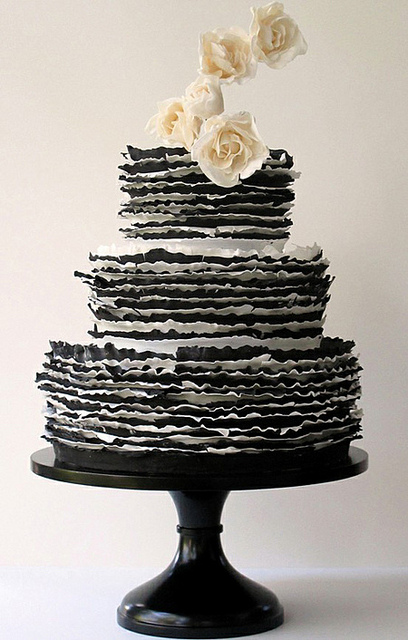 Свадебный торт с нестандартной фактурой