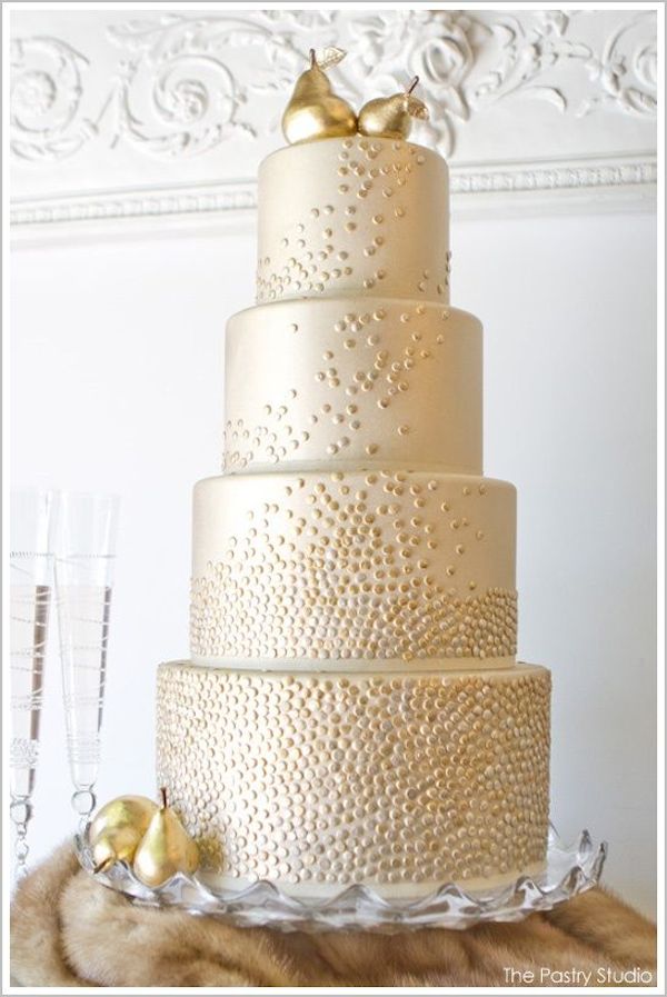 Свадебный торт с золотым напылением