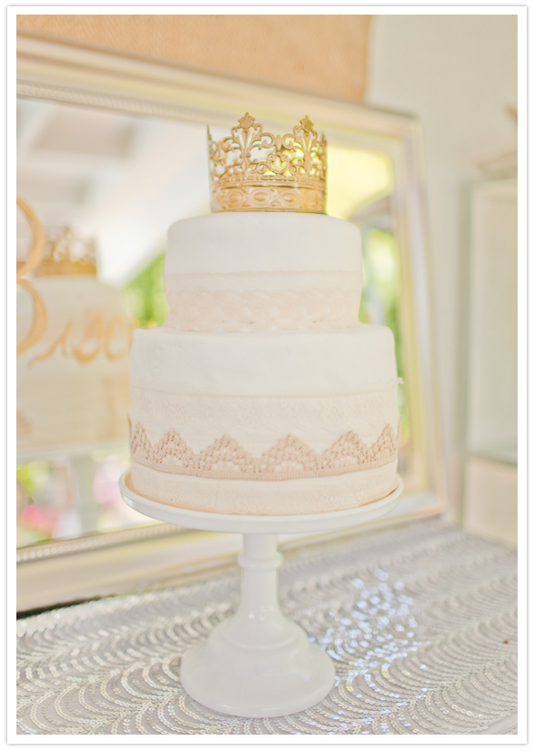 Свадебный торт с винтажной короной