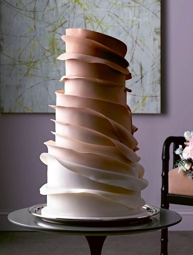 Свадебный торт градиентного цвета