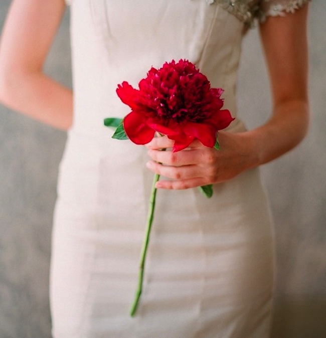 Букет для невесты в красном платье