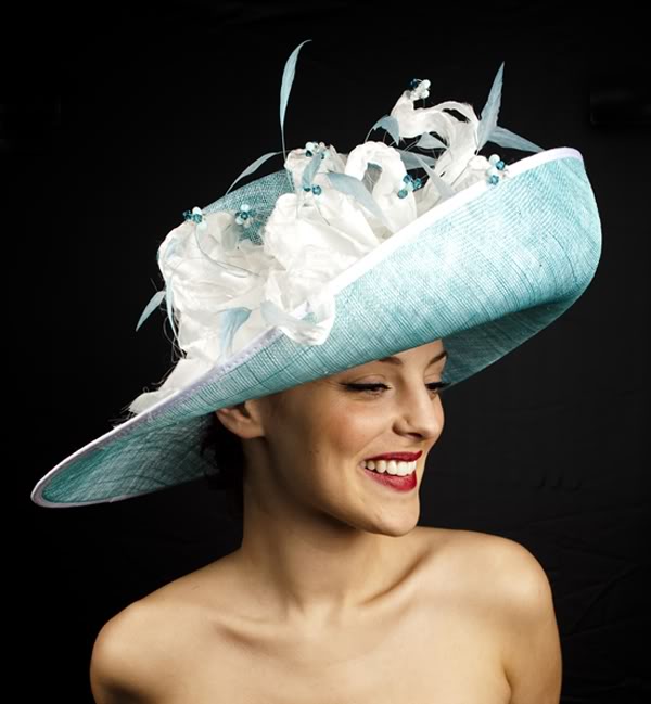 Нестандартный аксессуар образа невесты - шляпа с широкими полями