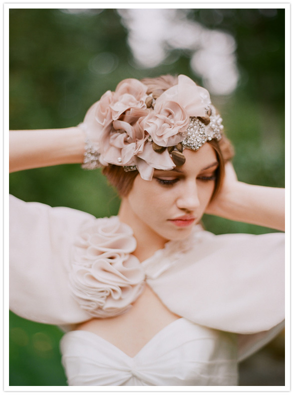 Аксессуар для прически невесты - повязка с тканевыми цветами