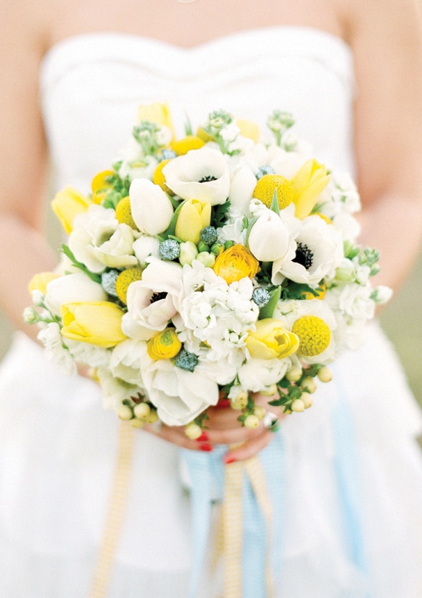 Весенний букет невесты с тюльпанами и маками
